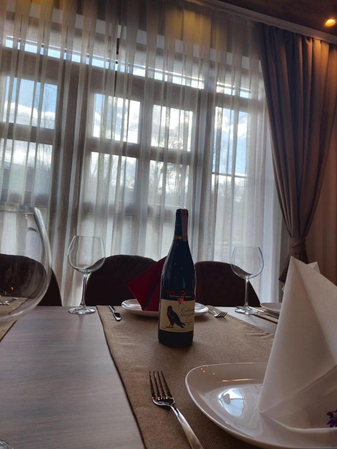 Eleon Motel بيرزوفيكا المظهر الخارجي الصورة