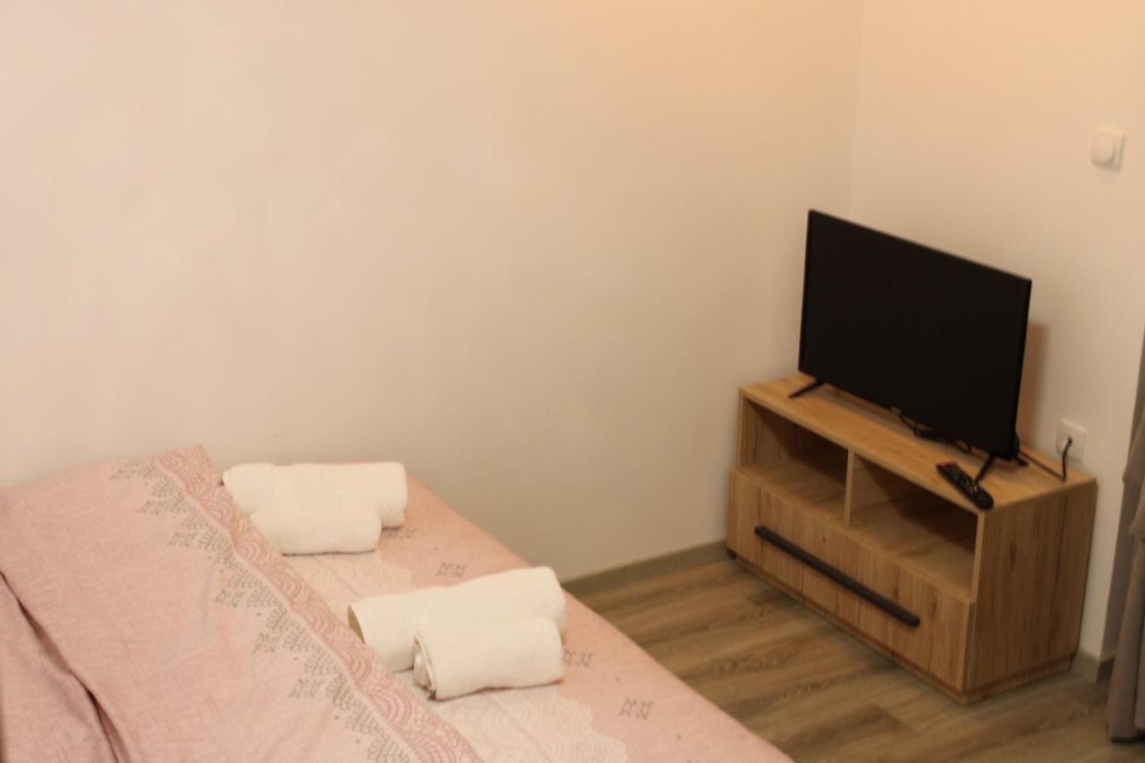 Eleon Motel بيرزوفيكا المظهر الخارجي الصورة