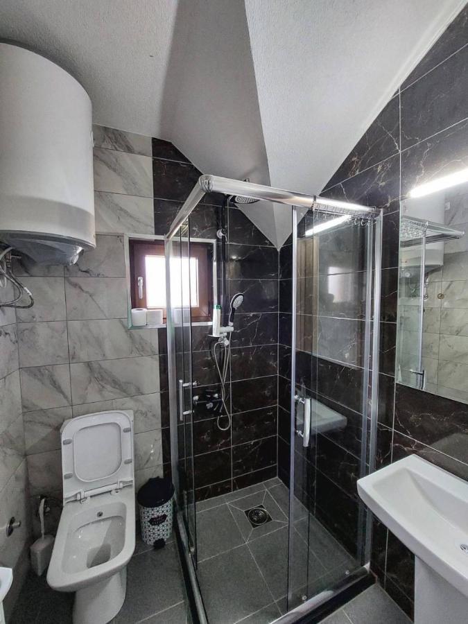Eleon Motel بيرزوفيكا المظهر الخارجي الصورة