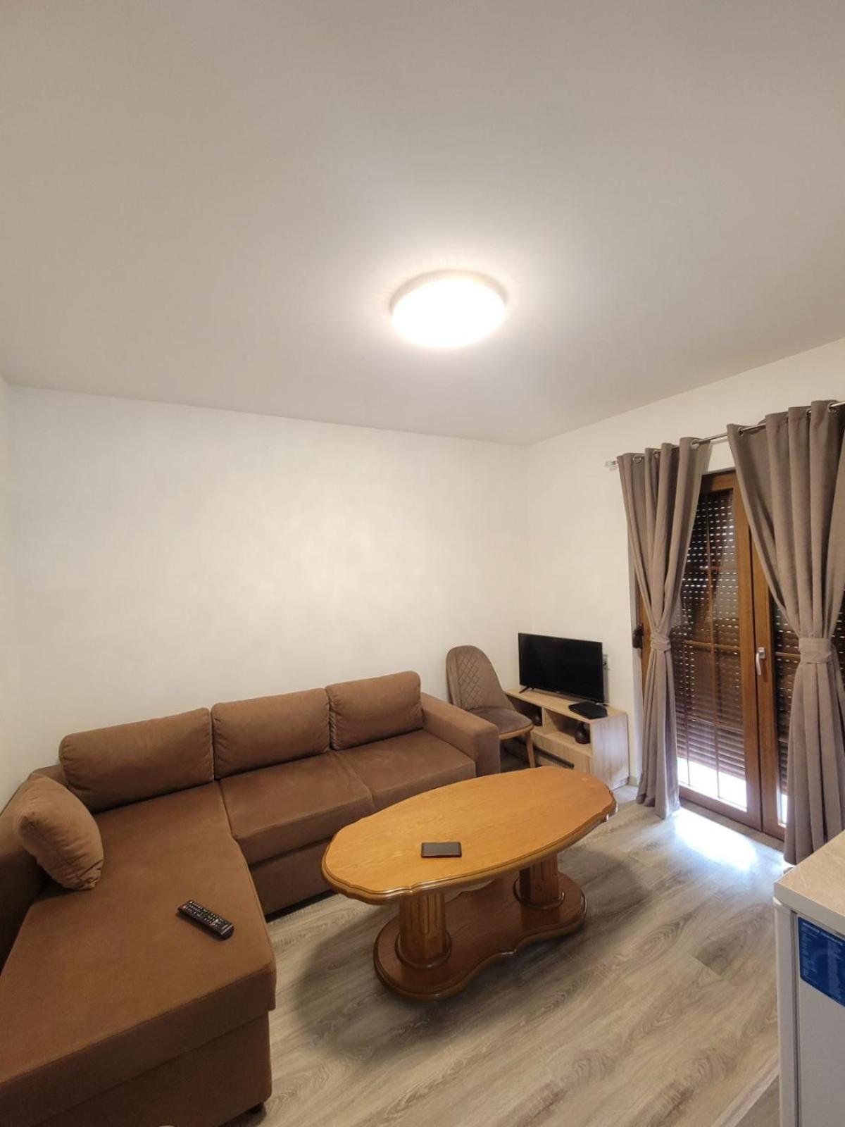 Eleon Motel بيرزوفيكا المظهر الخارجي الصورة