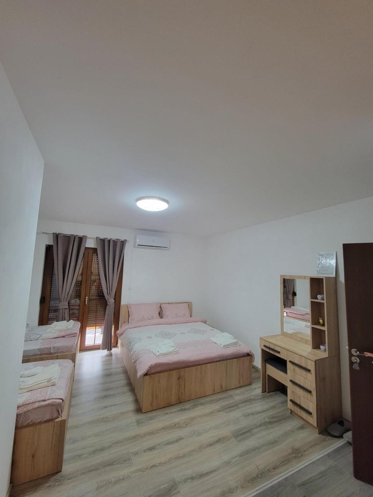 Eleon Motel بيرزوفيكا المظهر الخارجي الصورة
