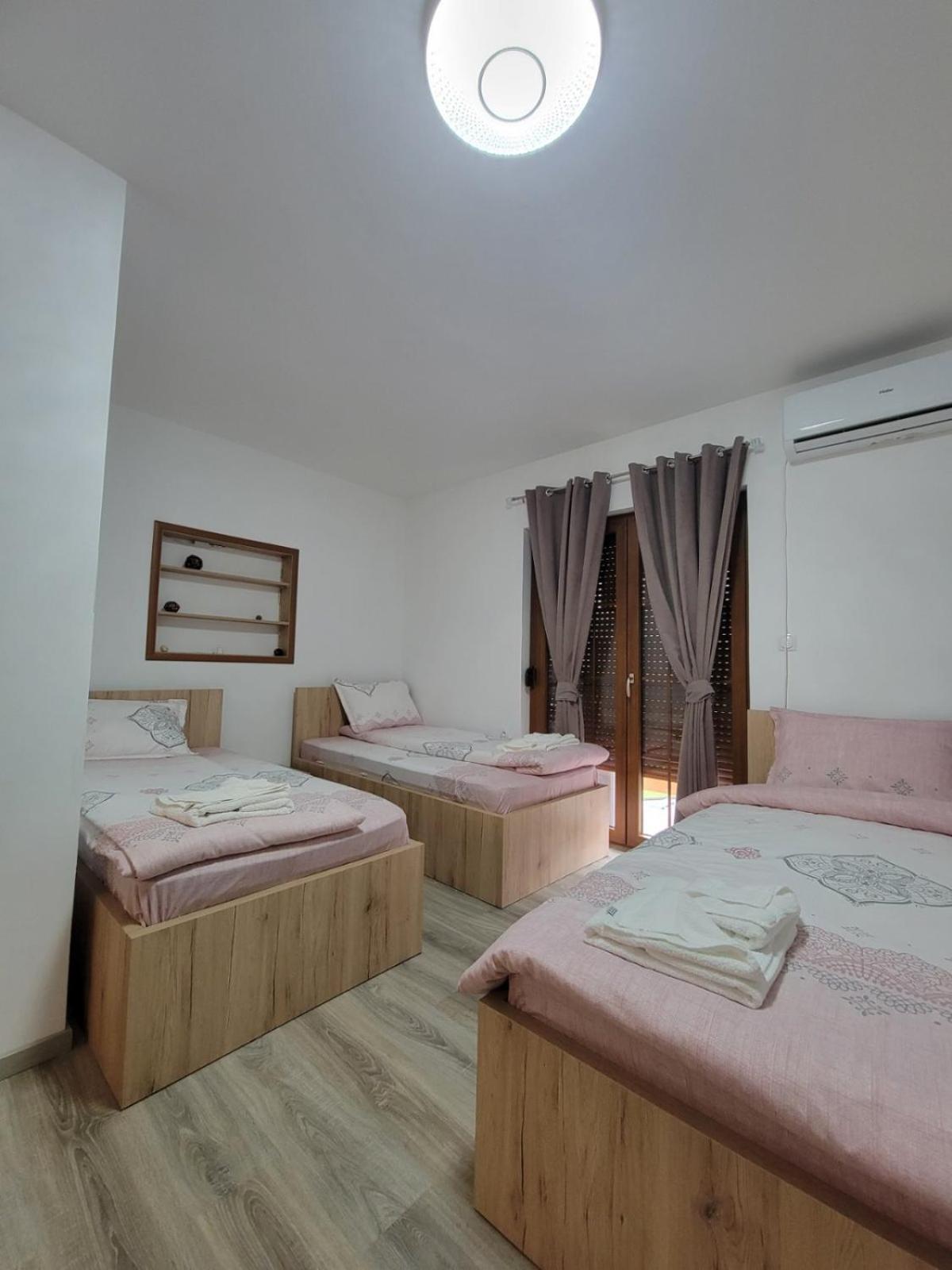 Eleon Motel بيرزوفيكا المظهر الخارجي الصورة