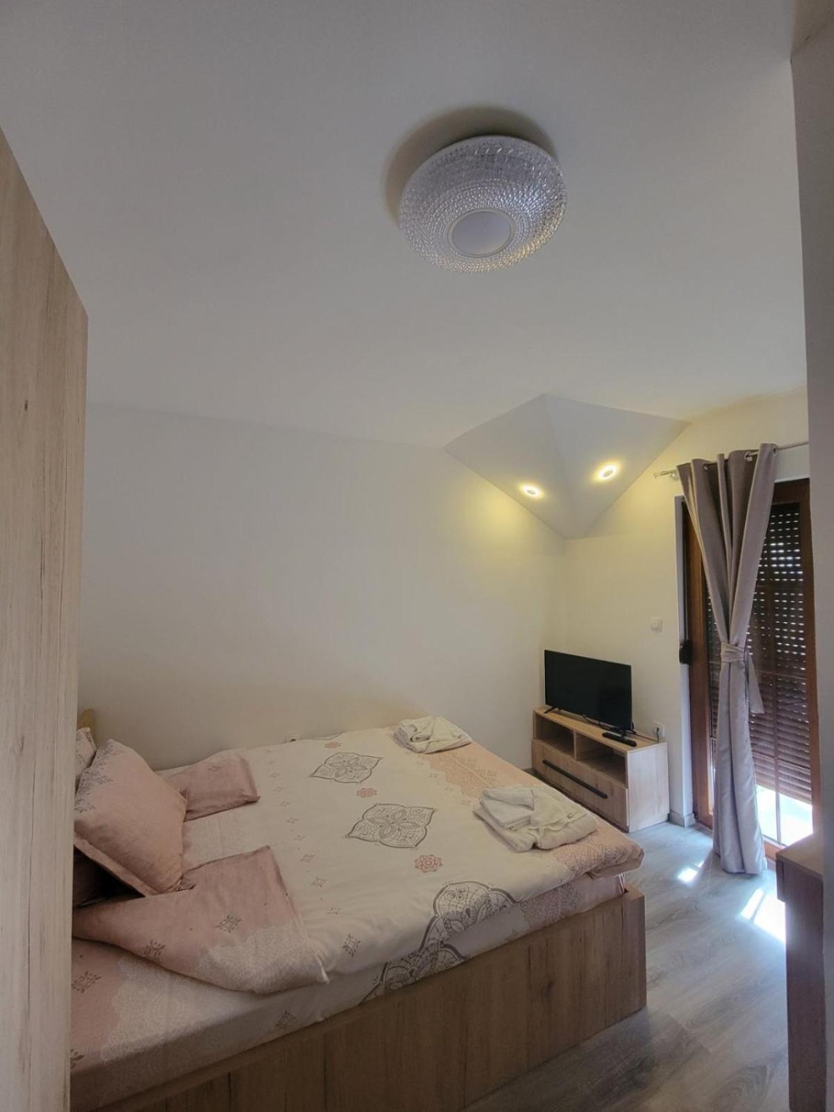Eleon Motel بيرزوفيكا المظهر الخارجي الصورة