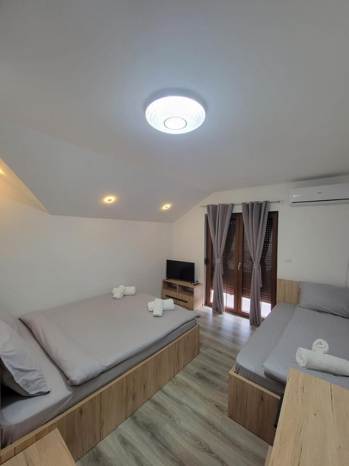 Eleon Motel بيرزوفيكا المظهر الخارجي الصورة