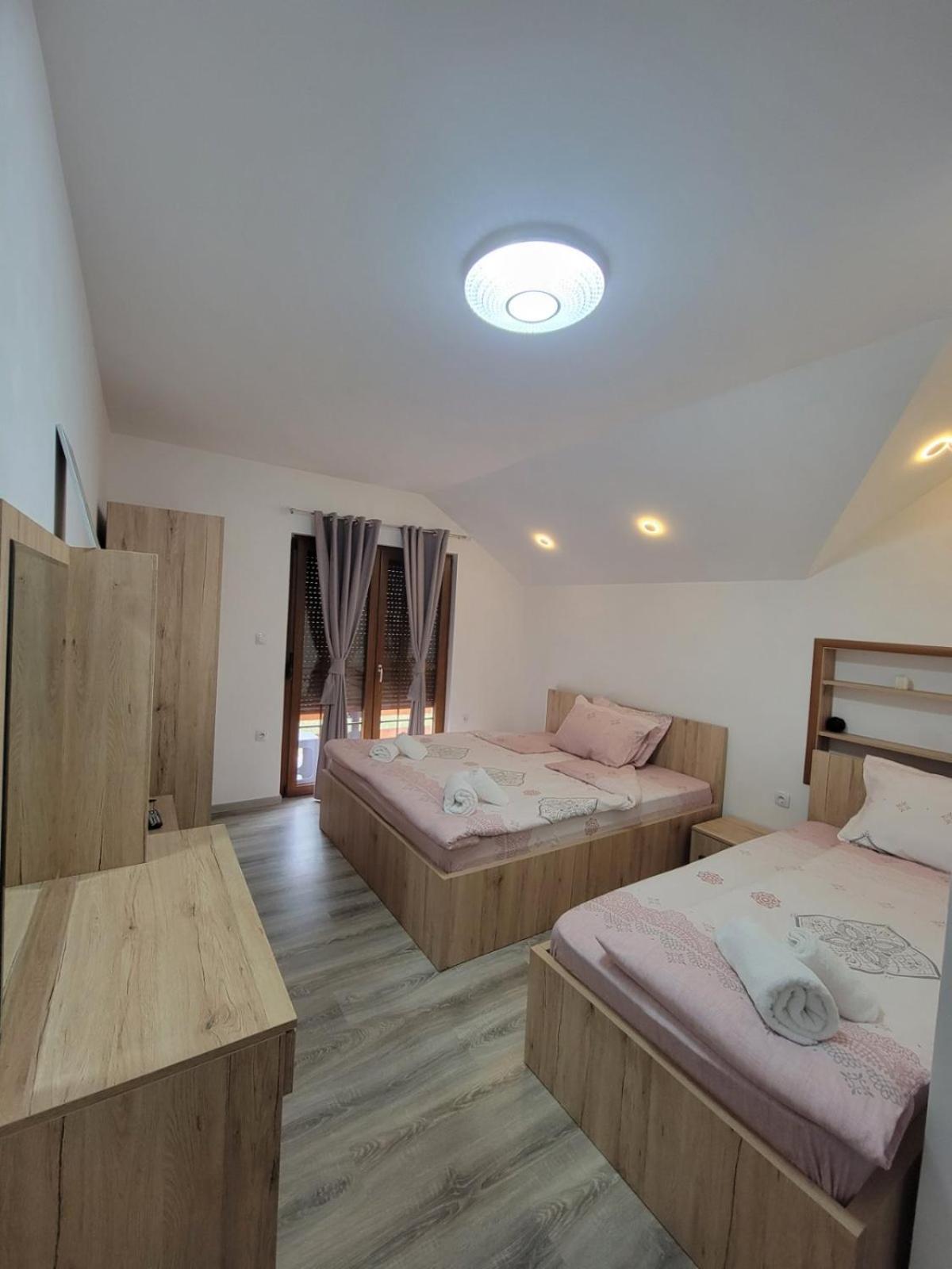 Eleon Motel بيرزوفيكا المظهر الخارجي الصورة